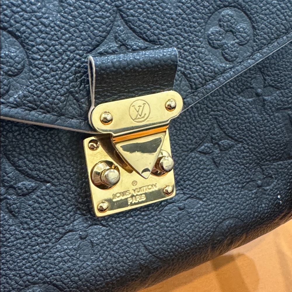 LOUIS VUITTON
Empreinte Braided Pochette Metis Black - Picture 6 of 14